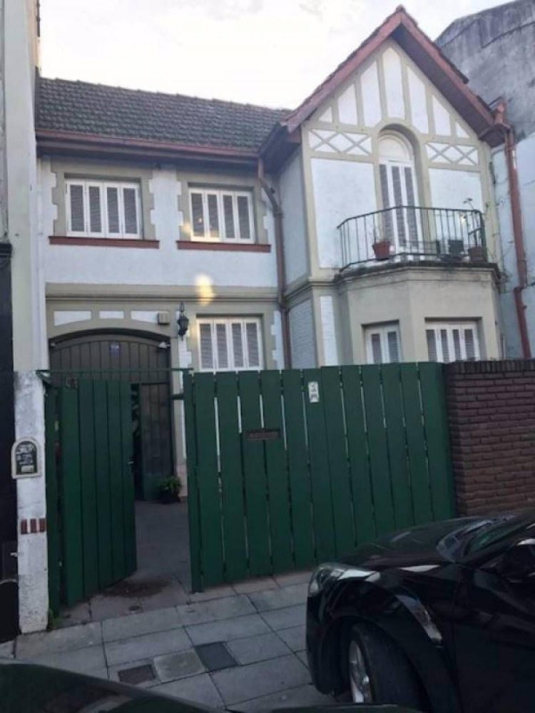 Casa de 3 dormitorios en Buenos Aires, Argentina No. 96109