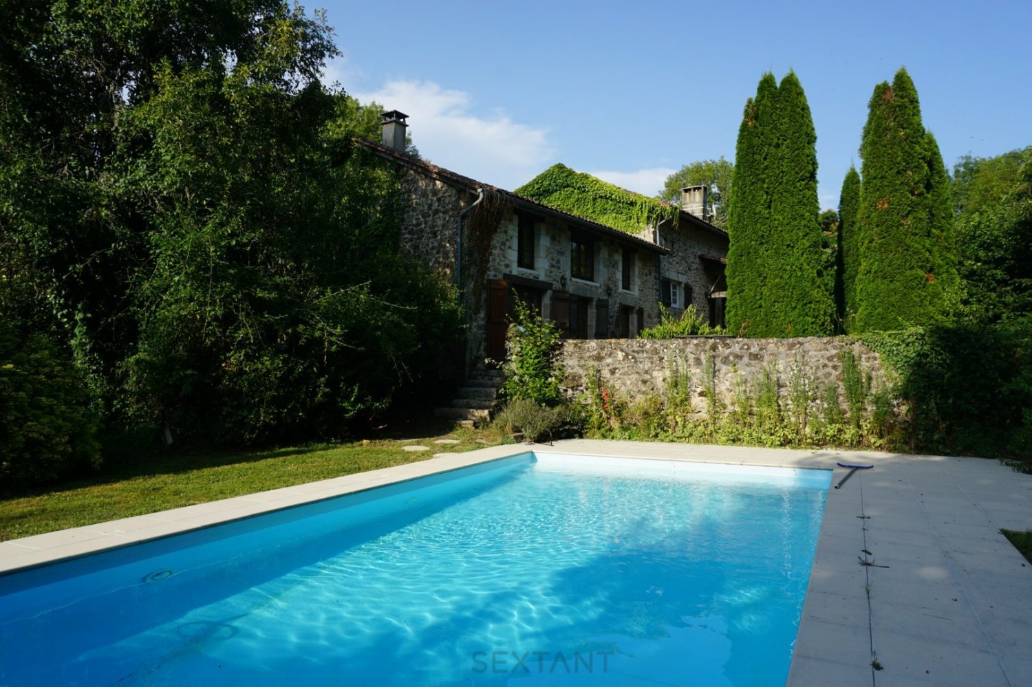 5 bedrooms House in Busserolles, France No. 278140