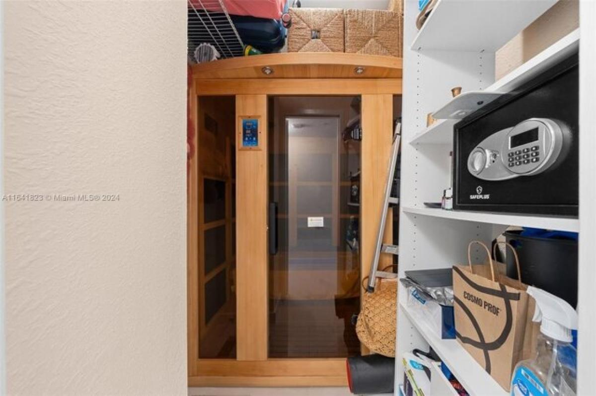 Studio in Hollywood, USA No. 406688