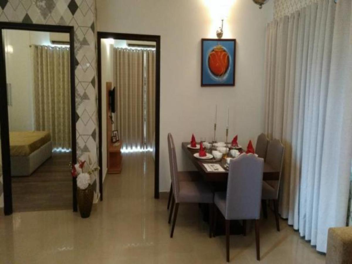 Casa de 2 dormitorios en Noida, India No. 67625