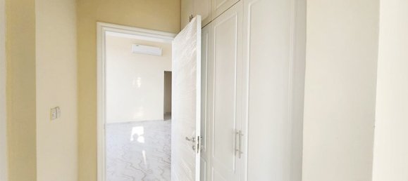 10 bedrooms Villa in Abu Dhabi, UAE No. 37747 16