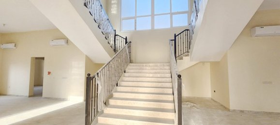 10 bedrooms Villa in Abu Dhabi, UAE No. 37747 2