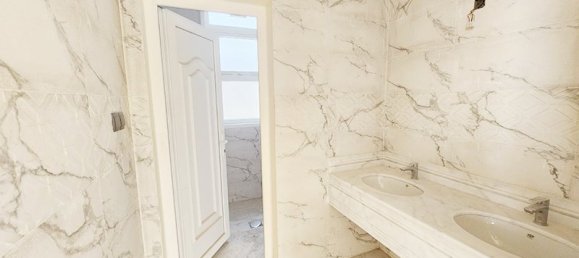 10 bedrooms Villa in Abu Dhabi, UAE No. 37747 20