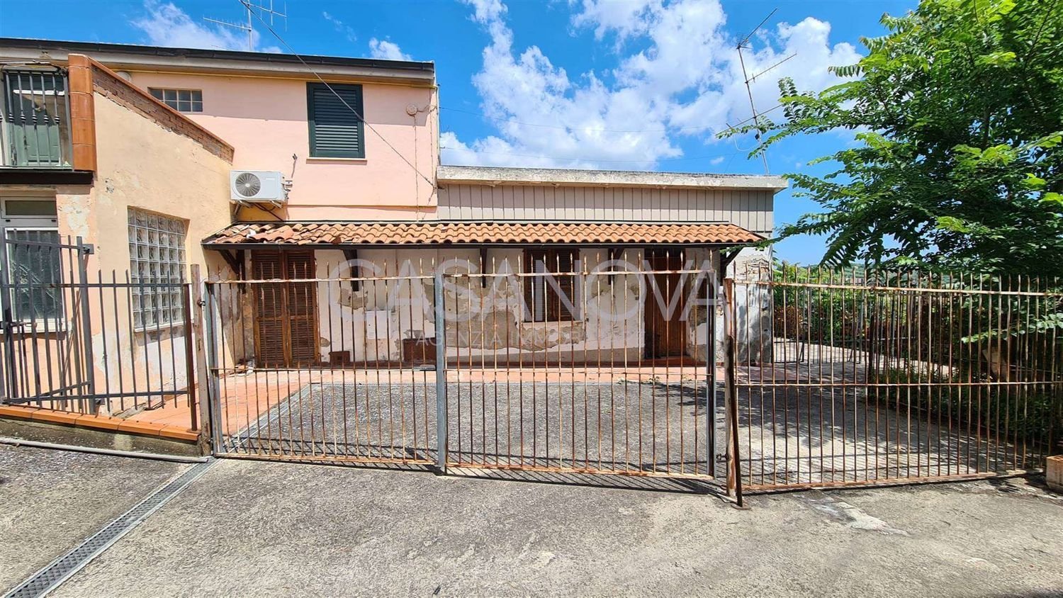 Casa de 2 habitaciónes en Mosciano Sant'Angelo, Italy No. 161855