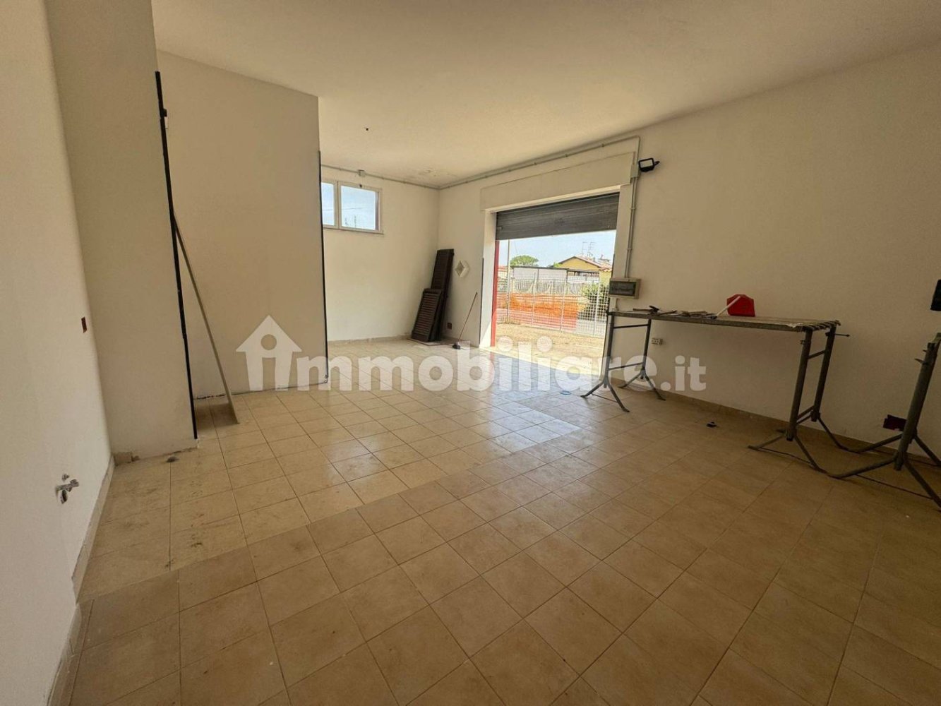 2 rooms Commercial property in Rome, Italy No. 333998