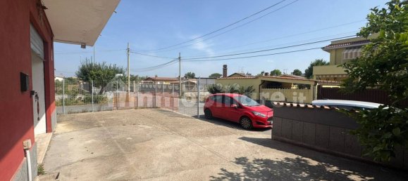 2 rooms Commercial property in Rome, Italy No. 333998 6