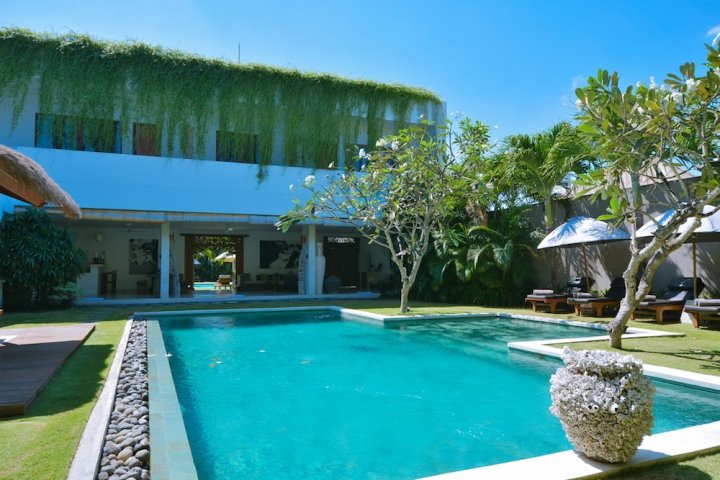 6 Schlafzimmer Villa in Seminyak, Indonesia, Nr. 2929