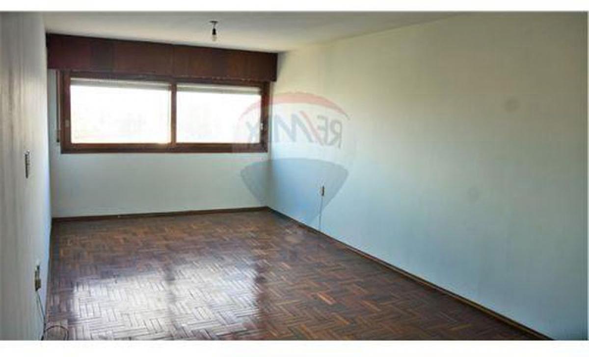 4 bedrooms Apartment in Montevideo, Uruguay No. 7064