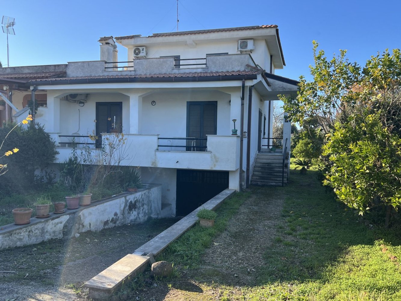 4-salle Villa à Aprilia, Italy No. 109652