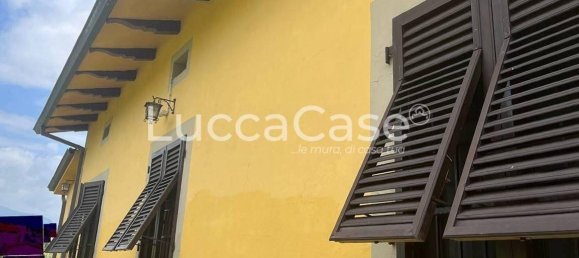 3 bedrooms Villa in Porcari, Italy No. 124706 2