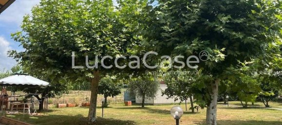 3 bedrooms Villa in Porcari, Italy No. 124706 4