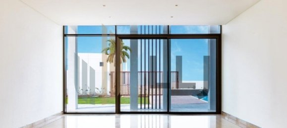 4 bedrooms Villa in Abu Dhabi, UAE No. 54650 2