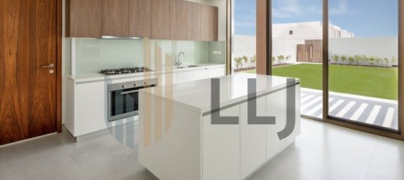 4 bedrooms Villa in Abu Dhabi, UAE No. 54650 5