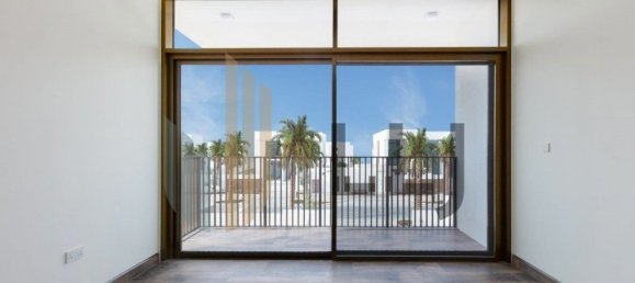 4 bedrooms Villa in Abu Dhabi, UAE No. 54650 3