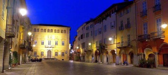 Дом с 5 спальнями в Биелла, Италия № 327434 3