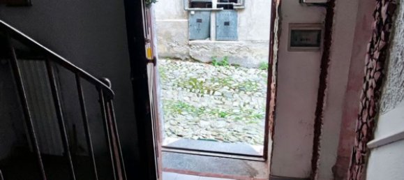 Дом с 5 спальнями в Биелла, Италия № 327434 9