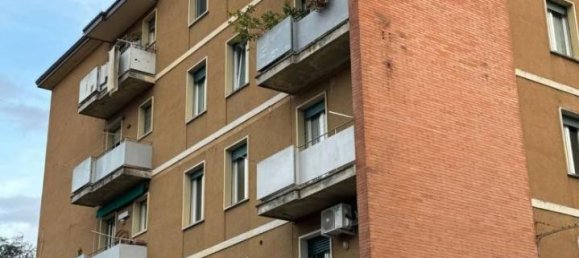 4 rooms Apartment in Bologna, Italy No. 32482 2