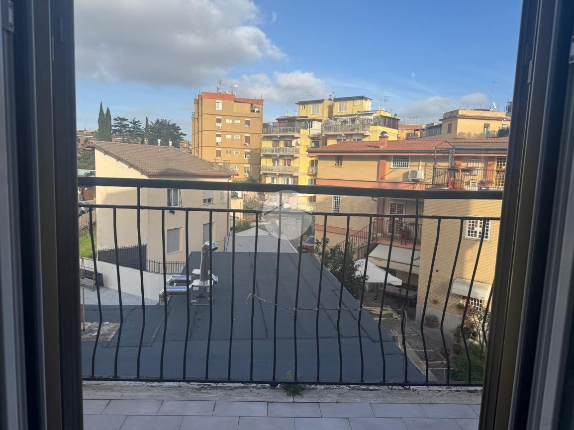 2 rooms Apartment in Rome, Italy No. 7547