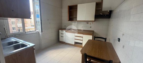 2-salle Appartement à Rome, Italy No. 7547 5