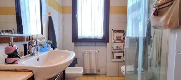 5 rooms Apartment in Pordenone, Italy No. 23432 16