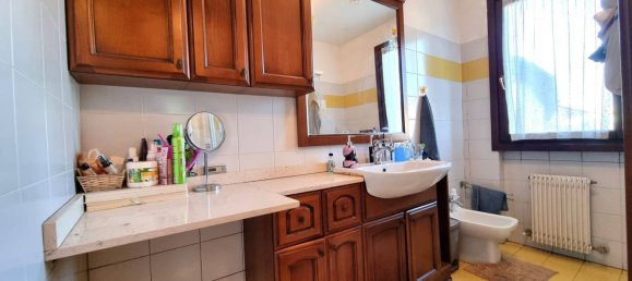 5 rooms Apartment in Pordenone, Italy No. 23432 17