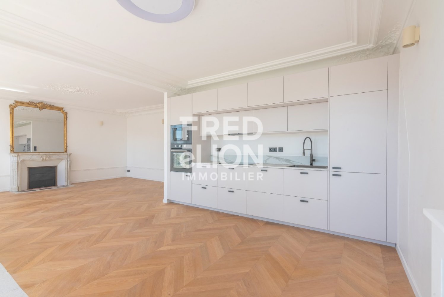 Apartamento de 2 dormitorios en Paris, France No. 299079