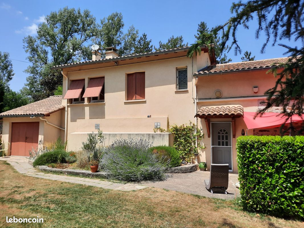 Casa de 2 dormitorios en Aveyron, France No. 338767