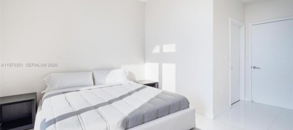 4 dormitorios propiedad comercial en alquiler en Miami, Miami-Dade, Florida, USA № 615337 2