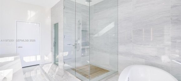 4 dormitorios propiedad comercial en alquiler en Miami, Miami-Dade, Florida, USA № 615337 9