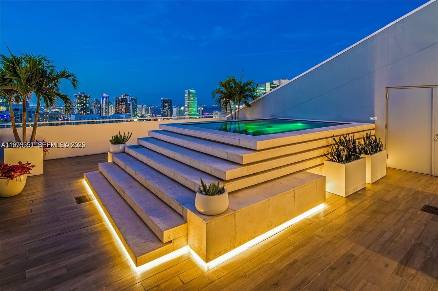 4 dormitorios propiedad comercial en alquiler en Miami, Miami-Dade, Florida, USA № 615337