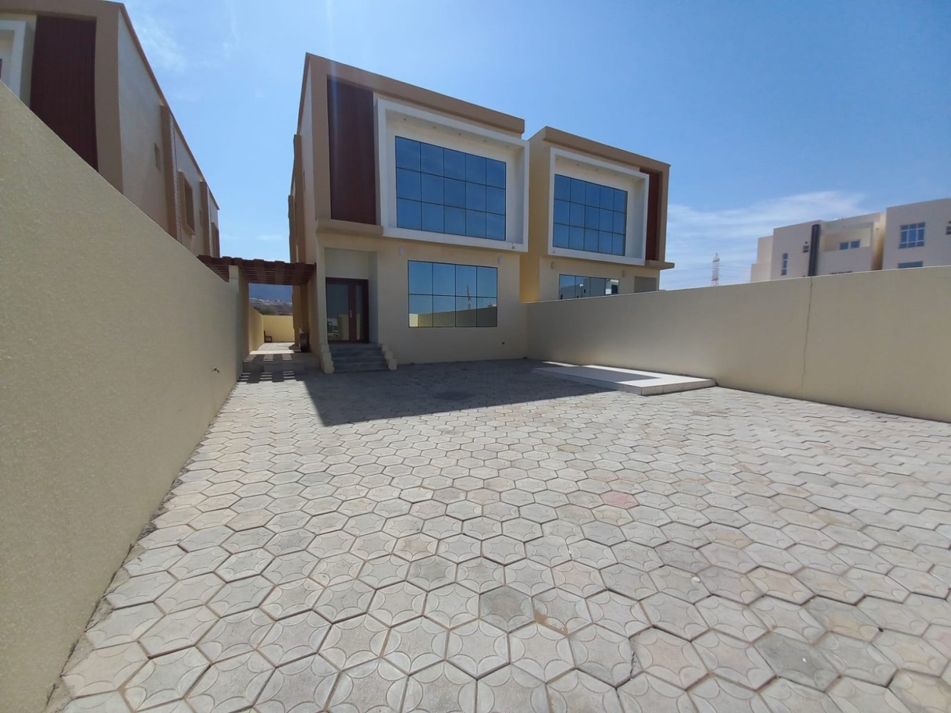 Вилла с 4 спальнями в Маскат, Оман № 1120