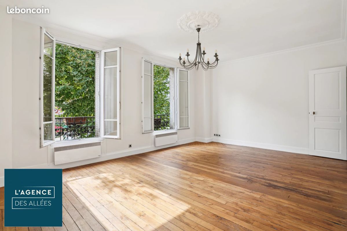 2 bedrooms Apartment in Clichy, France No. 162223