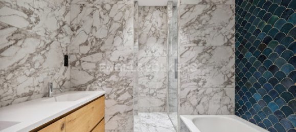 5 bedrooms Apartment in Paris, France No. 186214 8