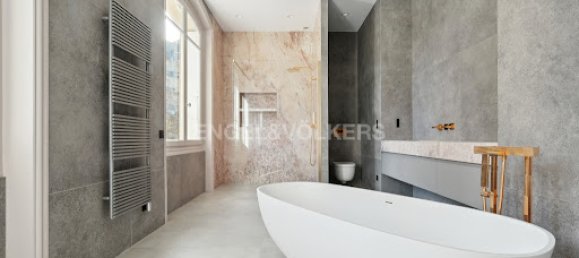 5 bedrooms Apartment in Paris, France No. 186214 10