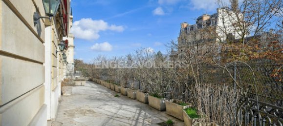 5 bedrooms Apartment in Paris, France No. 186214 3