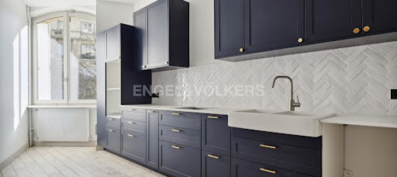 5 bedrooms Apartment in Paris, France No. 186214 4