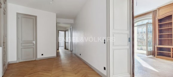 5 bedrooms Apartment in Paris, France No. 186214 6