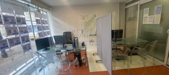 71m² Commercial property in Bourges, France No. 83943 4