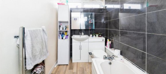 2 bedrooms Apartment in Crawley, United Kingdom No. 6298 11