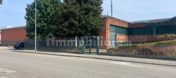 2569m² Warehouse in San Donato Milanese, Italy No. 375005 4