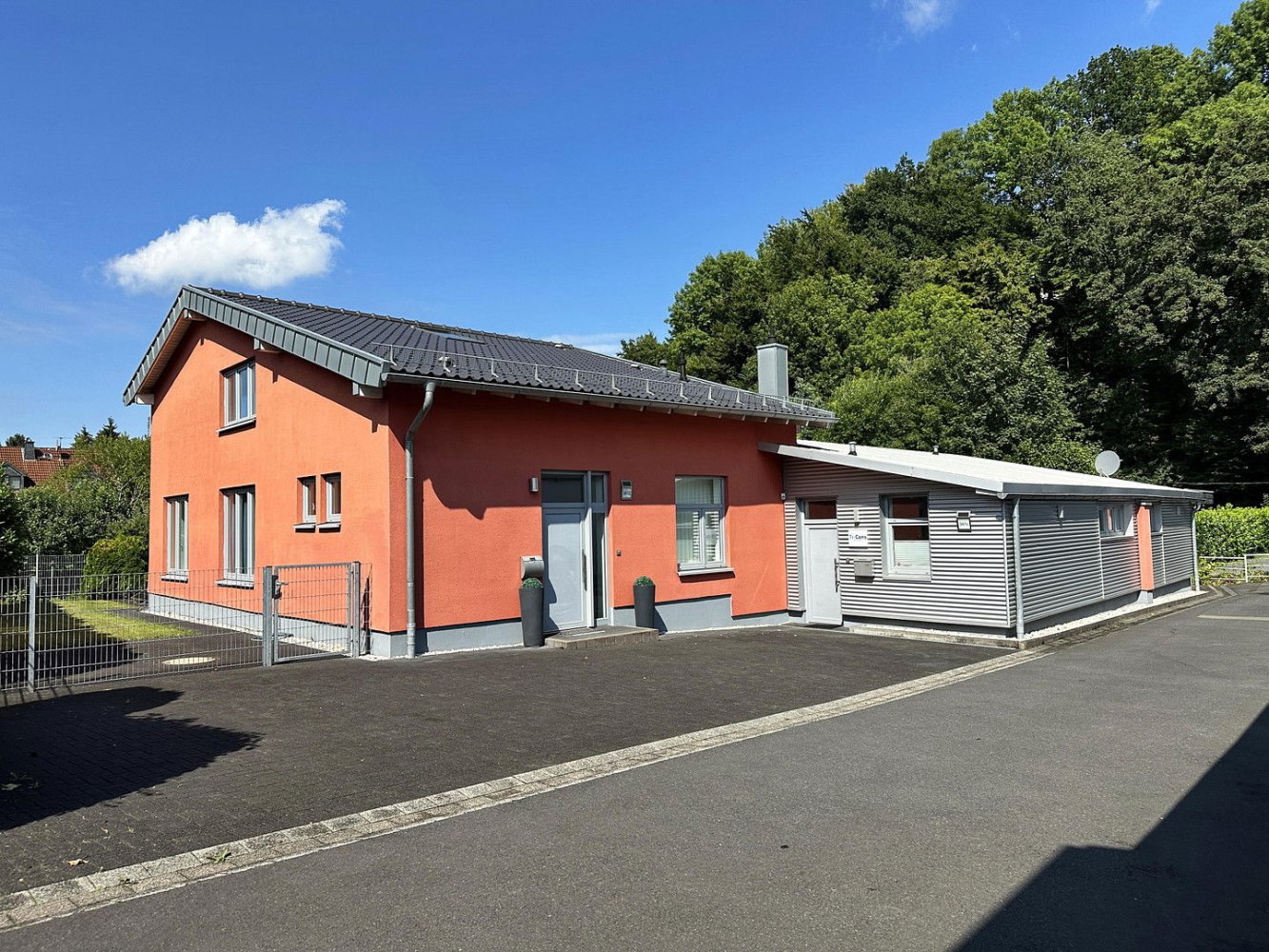 235m² Building in Bergisch Gladbach, Germany No. 282825