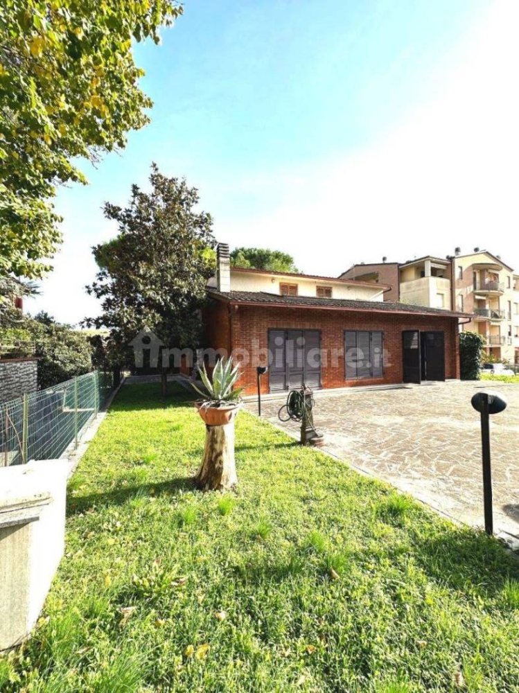 3 bedrooms Villa in Perugia, Italy No. 214737