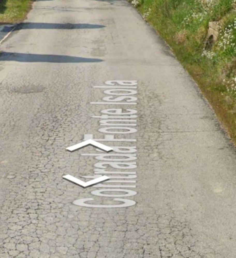 490m² Commercial property in Mogliano, Italy No. 323360