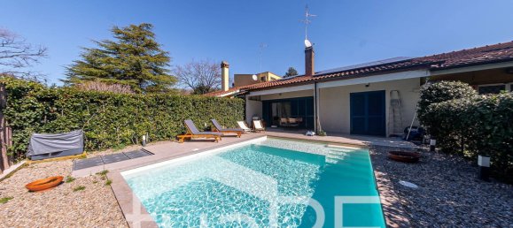 Вилла с 3 спальнями в Рим, Италия № 121588 3