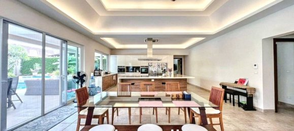 5 bedrooms Villa in Bang Lamung, Thailand No. 26211 10