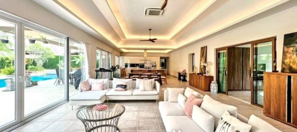 5 bedrooms Villa in Bang Lamung, Thailand No. 26211 9