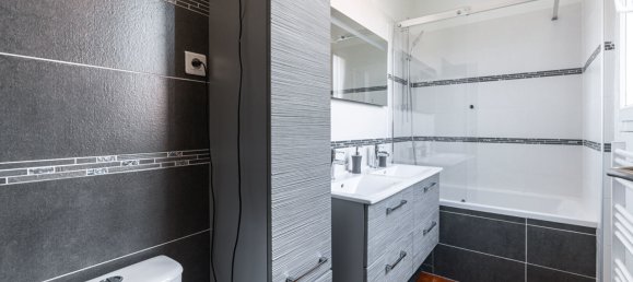 5 bedrooms House in Colombes, France No. 164451 3