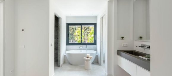 4 bedrooms Villa in Marbella, Spain No. 30859 40