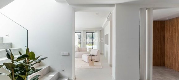 4 bedrooms Villa in Marbella, Spain No. 30859 26