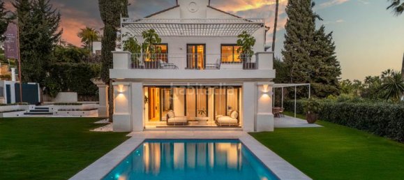 4 bedrooms Villa in Marbella, Spain No. 30859 3